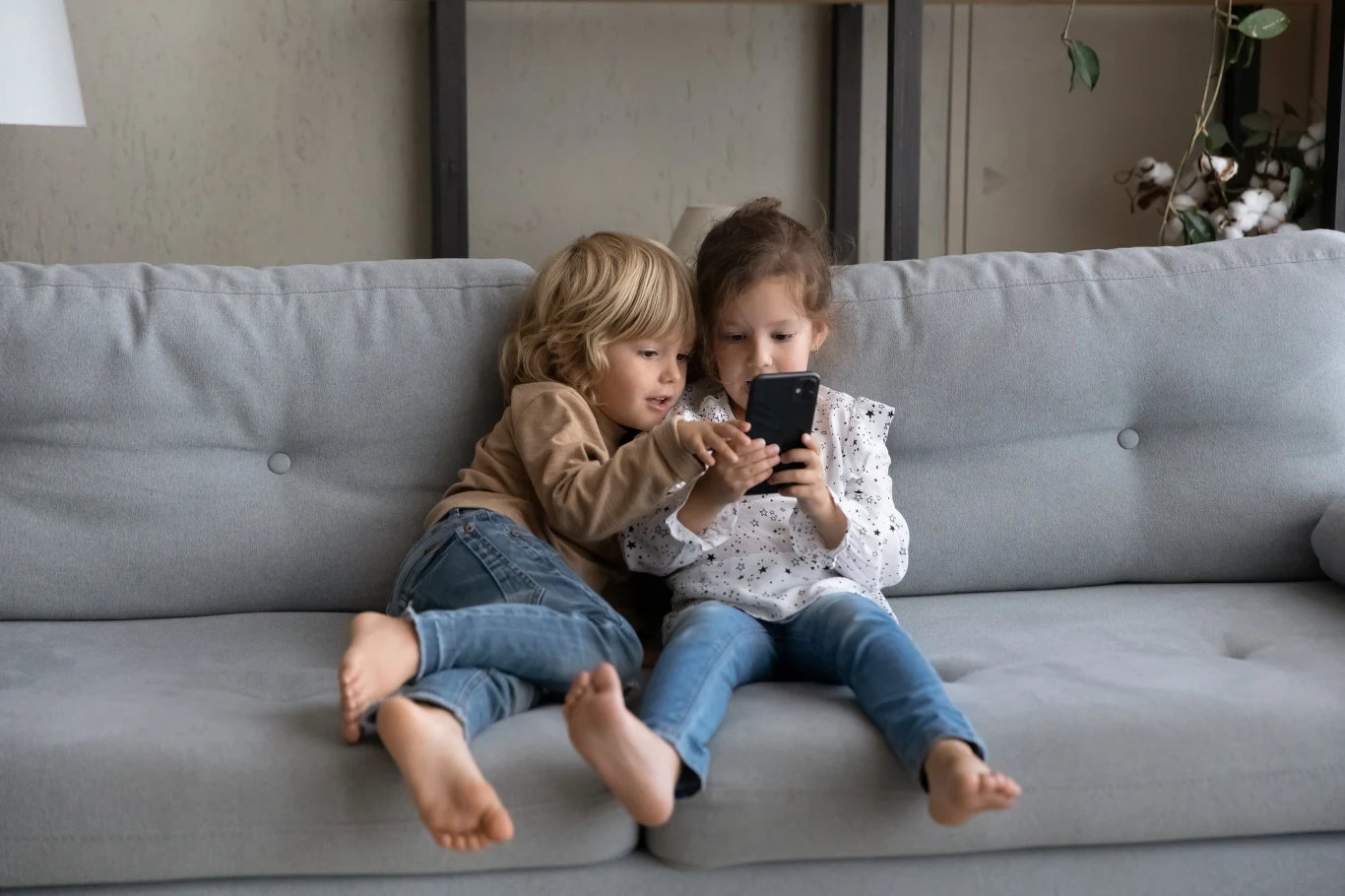 Mobilne granie rośnie w siłę - od czasu do czasu dzieci mogą się odprężyć, grając na telefonie