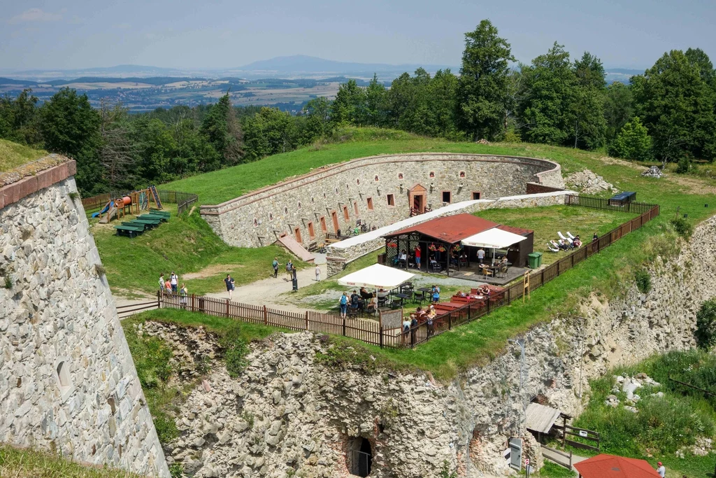 Twierdza Srebrna Góra jest jedną z najważniejszych atrakcji turystycznych Dolnego Śląska