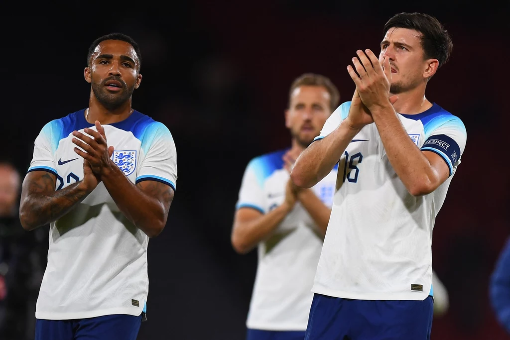 Harry Maguire (z prawej), Callum Wilson (z lewej) i Harry Kane (w środku)