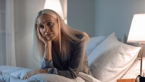 Oto lista ośmiu rzeczy, których lepiej nie robić przed snem