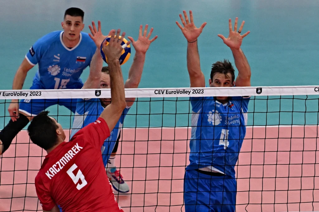 Łukasz Kaczmarek w ataku Łukasz Kaczmarek w ataku