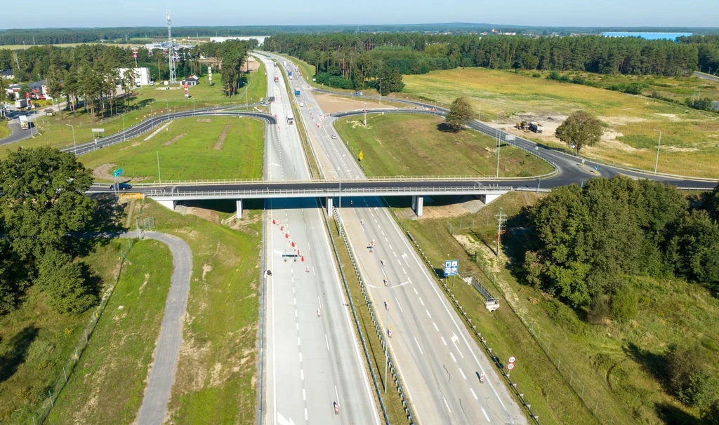 Z przebudowanej do standardów autostrady DK18 kierowcy mają skorzystać już bardzo niedługo.