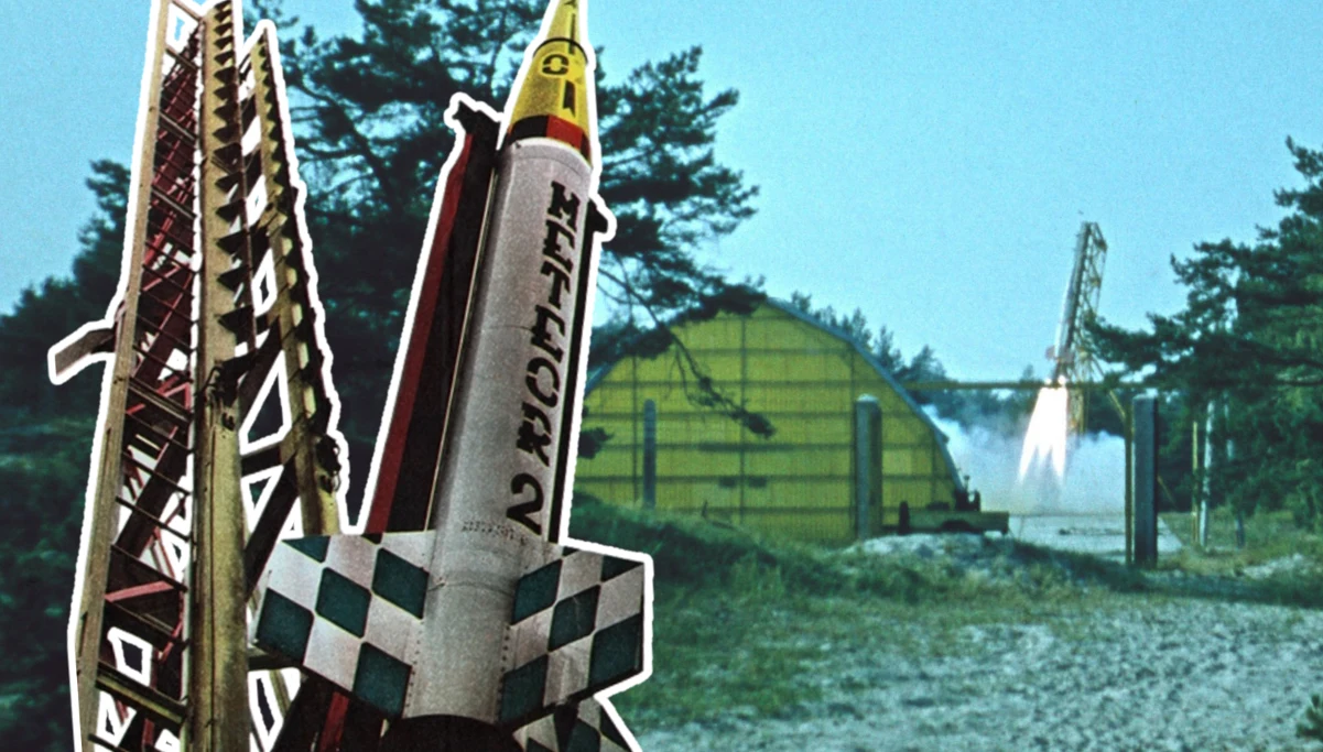 Polska rakieta Meteor 2. W tle start rakiety z kosmodromu w Rąbce Polska rakieta Meteor 2. W tle start rakiety z kosmodromu w Rąbce