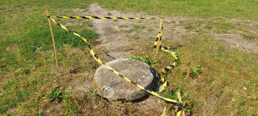 Jeden ze zbiorników znajdujących się obok budynku straży. Nigdy go nie przeszukano