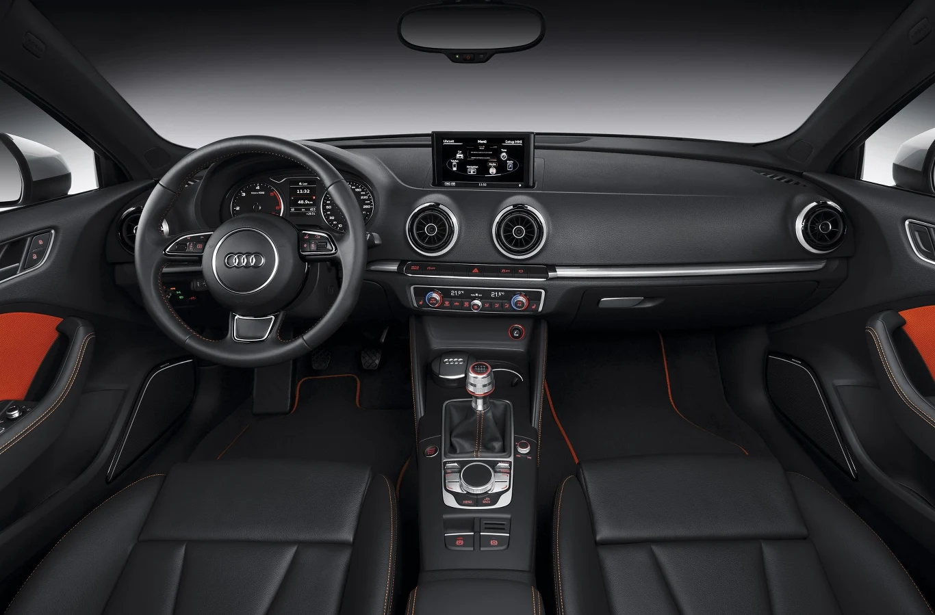 Wnętrze Audi A3 jest świetnie wykonane. Mechanizm wysuwania się ekranu bywa awaryjny Wnętrze Audi A3 jest świetnie wykonane. Mechanizm wysuwania się ekranu bywa awaryjny