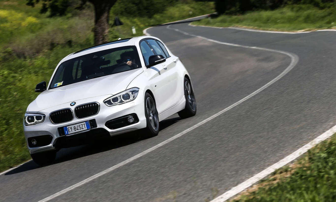 Seria 1, jak przystało na BMW, ma tylny napęd i świetnie się prowadzi Seria 1, jak przystało na BMW, ma tylny napęd i świetnie się prowadzi