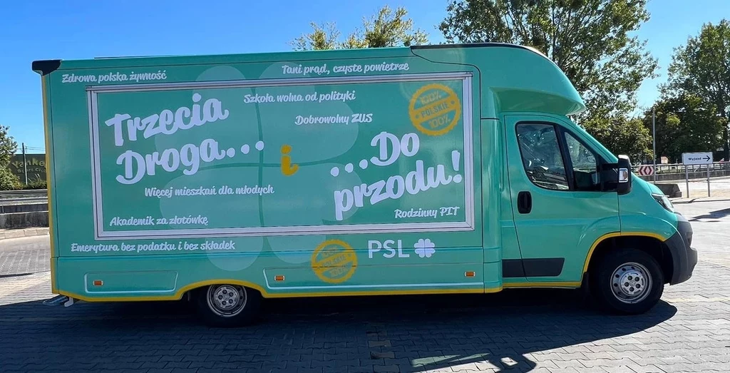 Food truck ludowców w całej okazałości Food truck ludowców w całej okazałości