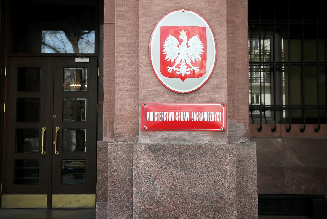 "Nie jest prawdą, że MSZ sprowadził setki tysięcy migrantów z krajów muzułmańskich i Afryki" - przekazał MSZ "Nie jest prawdą, że MSZ sprowadził setki tysięcy migrantów z krajów muzułmańskich i Afryki" - przekazał MSZ