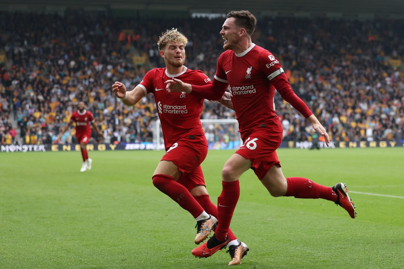 Andy Robertson (na pierwszym planie)