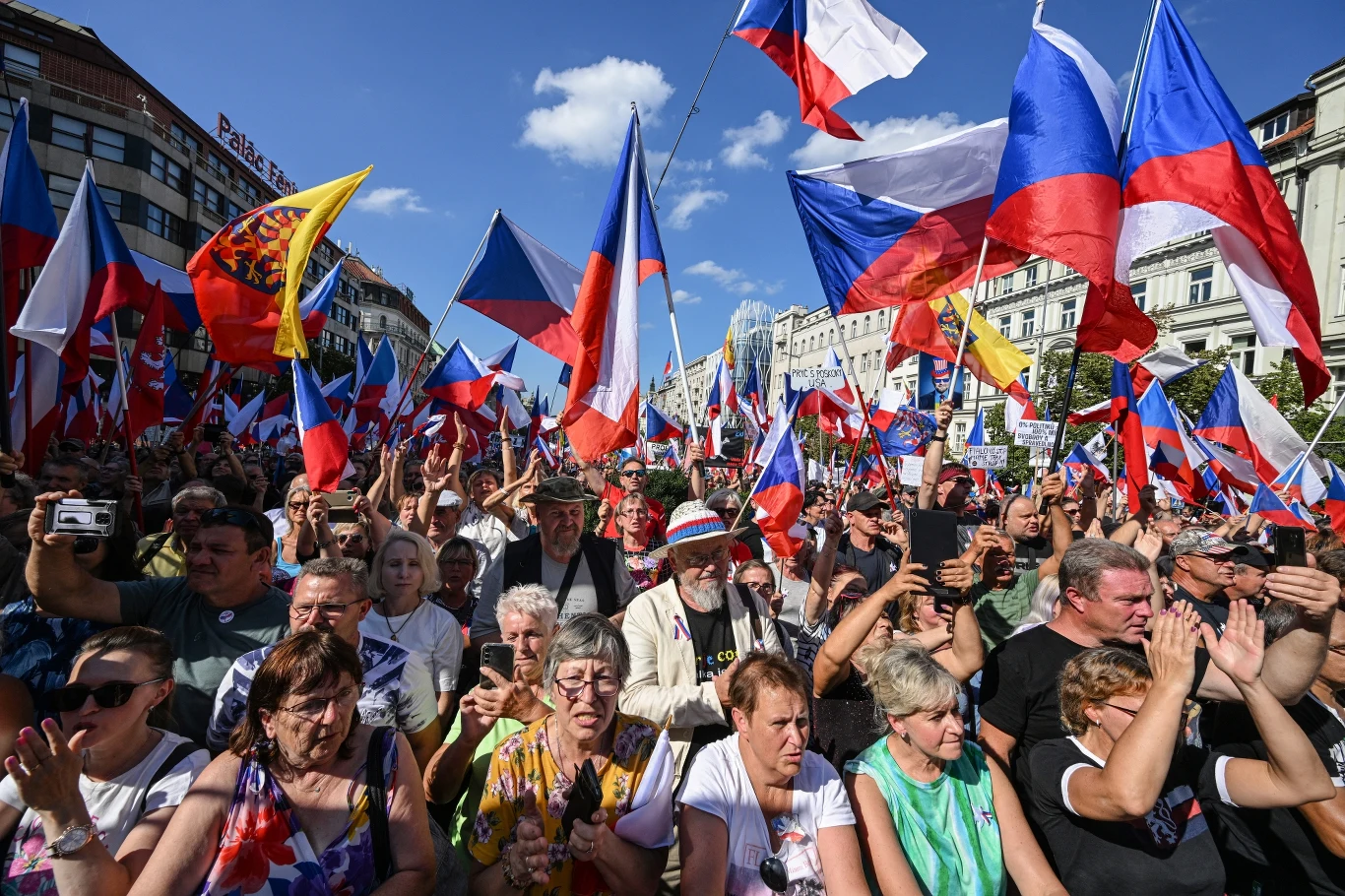 Antyrządowy protest w czeskiej stolicy. Krytykowano nadmierne wsparcie dla Ukrainy Antyrządowy protest w czeskiej stolicy. Krytykowano nadmierne wsparcie dla Ukrainy