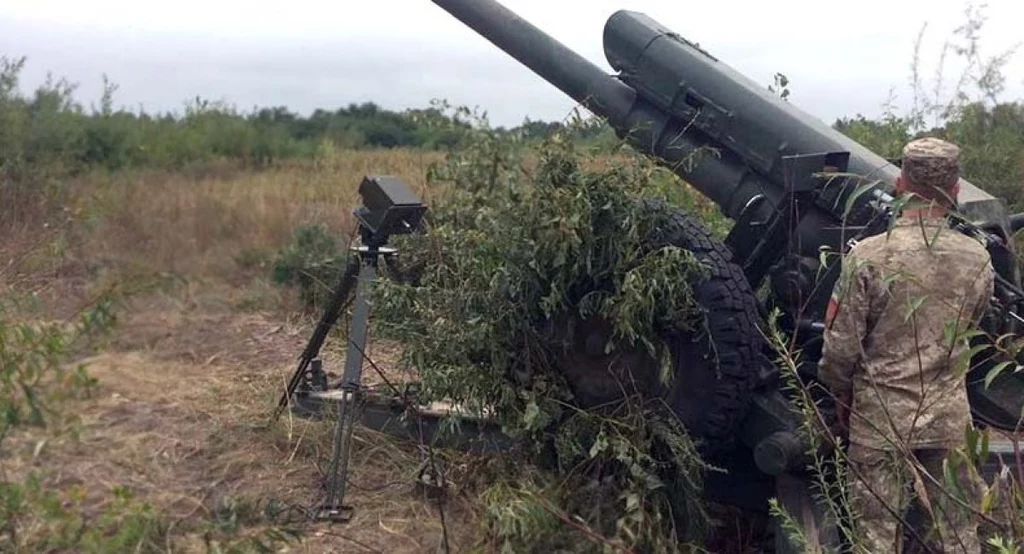 RSVSH-112L4 podczas testów polowych w 2021 roku. Cały system waży 10 kilogramów i można go umieścić na stawie bądź na wozie samobieżnych zestawów artyleryjskich. Radar mirzy prędkość w zakresie 50-2000 m/s