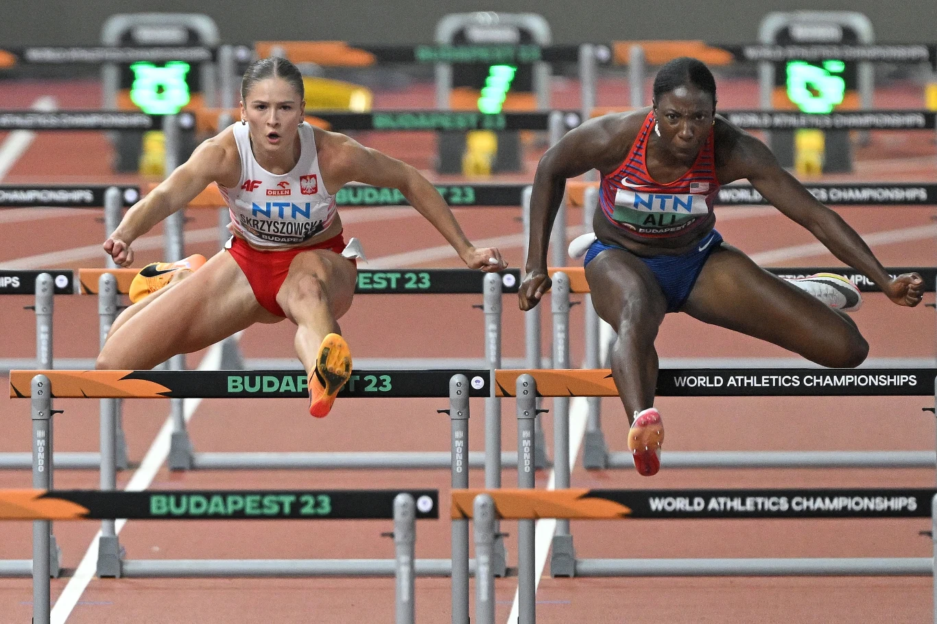 Pia Skrzyszowska, obok niej Nia Ali