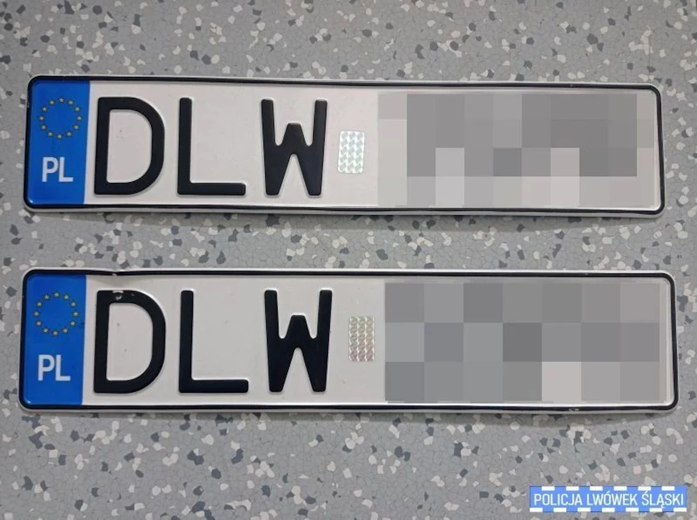 Od 1 października za "klonowanie" tablic, czyli jeździe na tablicach kolekcjonerskich, będzie można trafić do więzienia nawet na 5 lat Od 1 października za "klonowanie" tablic, czyli jeździe na tablicach kolekcjonerskich, będzie można trafić do więzienia nawet na 5 lat