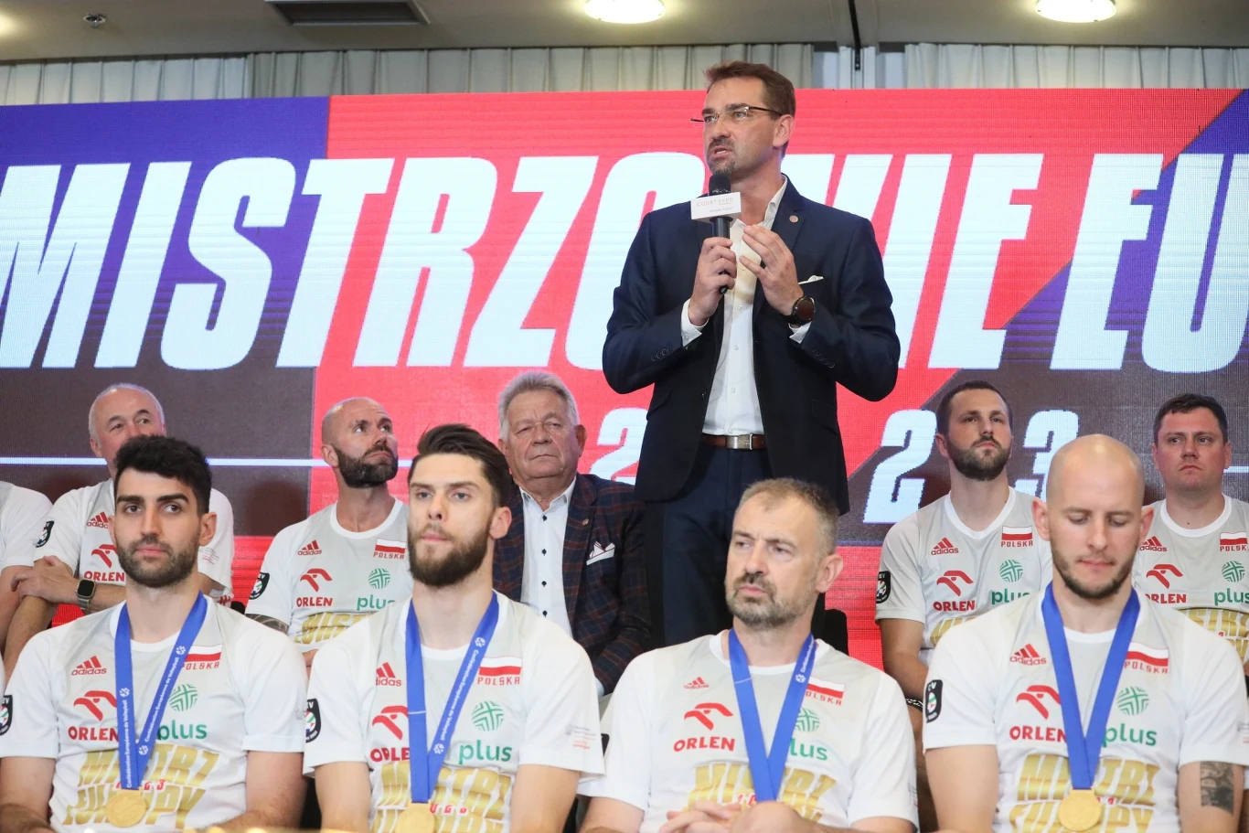 Sebastian Świderski w trakcie przemowy 