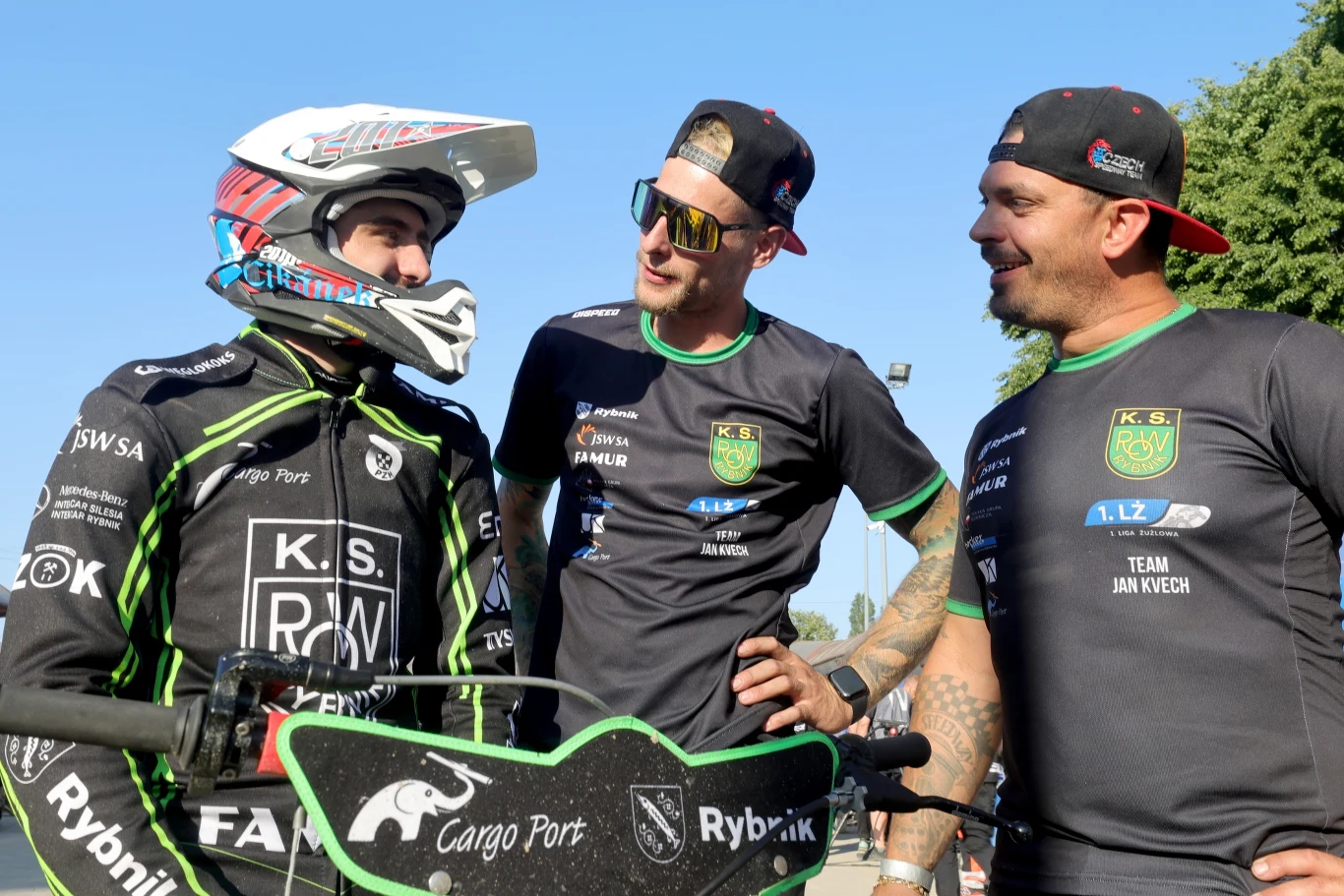 Jan Kvech z mechanikami. Jan Kvech z mechanikami.