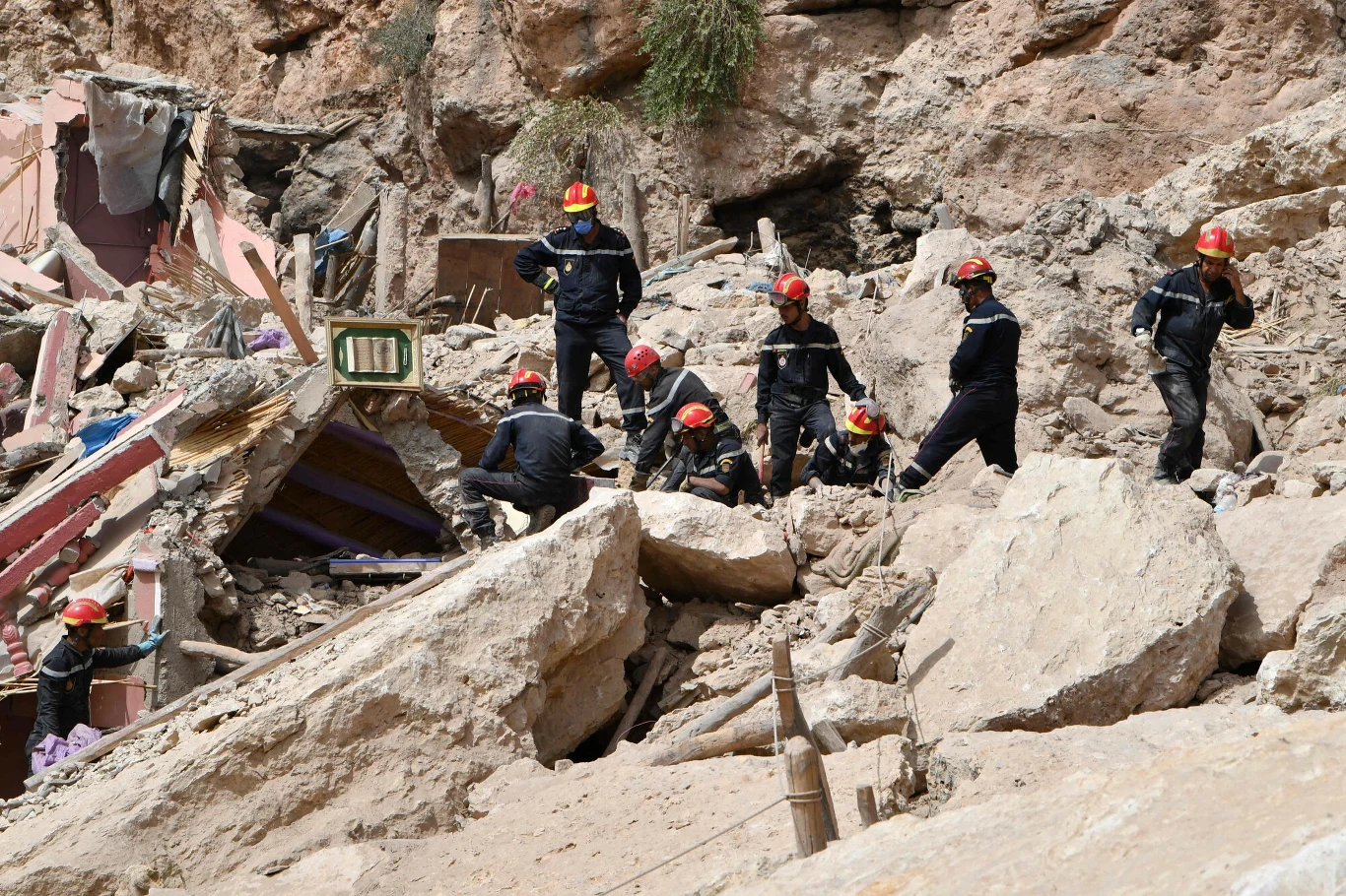 Poszukiwanie ciał po trzęsieniu ziemi