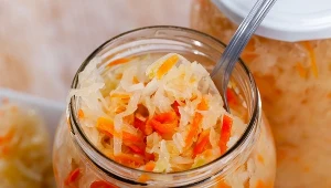 Kiszonki to doskonałe źródło dobroczynnych szczepów bakterii, które wspierają pracę jelit, ale także układu nerwowego