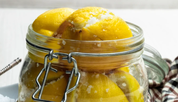 Fermentowana cytryna to więcej niż trend. Wspiera jelita, smak i codzienną dietę