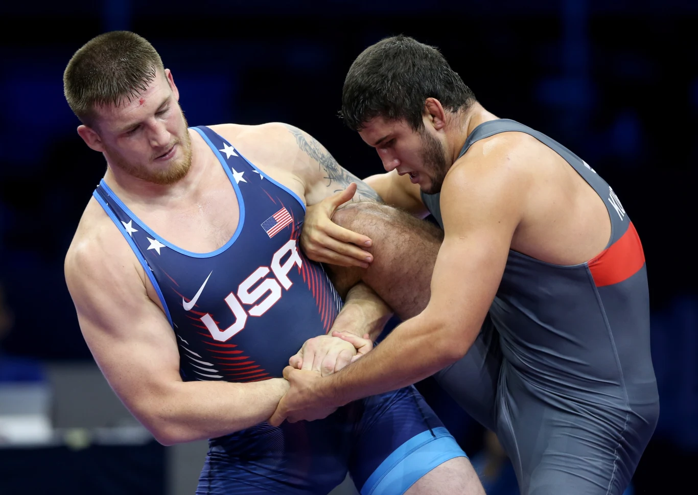 Mason Parris (USA) z lewej i Abdulla Kurbanow (Rosja) z prawej