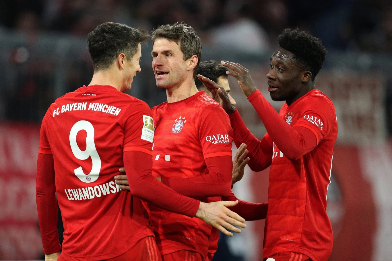 Od lewej: Robert Lewandowski, Thomas Mueller i Alphonso Davies w barwach Bayernu Monachium
