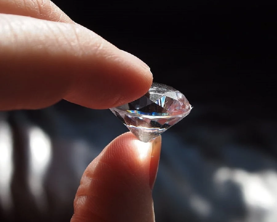 Polska chce zakazać importu rosyjskich diamentów Polska chce zakazać importu rosyjskich diamentów