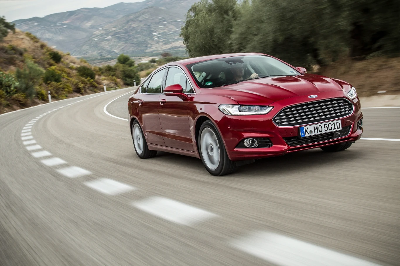 Ford Mondeo V generacji ma świetnie zestrojone zawieszenie – dobrze się prowadzi i jest komfortowy