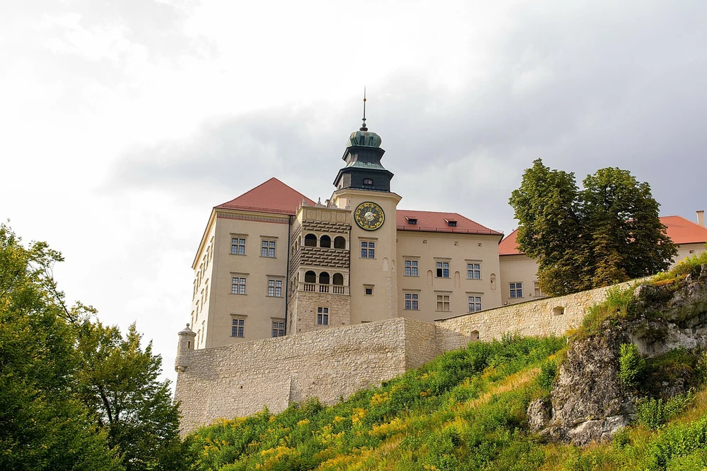 Zamek Pieskowa Skała. Niesamowite miejsce, za którym kryje się wyjątkowa legenda