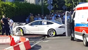 "Ale poszedł!" Gigantyczne zaciski nie pomogły. Tesla okazała się za szybka 