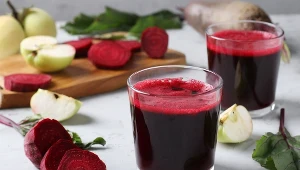Chroni przed udarem i zawałem oraz wspomaga odporność i metabolizm. Ten sok warto włączyć do codziennej diety