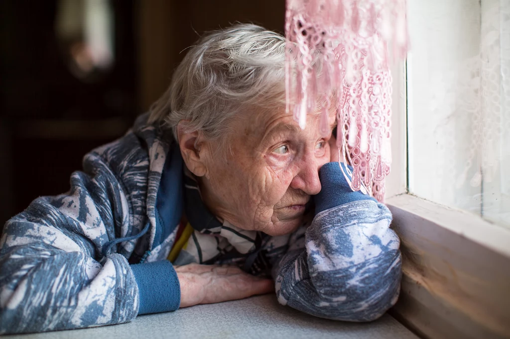 Samotność wśród polskich seniorów to duży problem