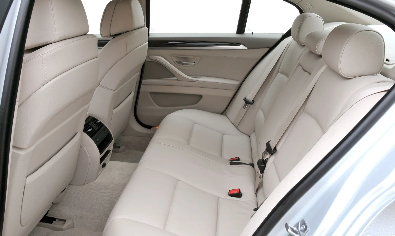 Z tyłu dwójce pasażerów będzie wygodnie, trójce – niekoniecznie Z tyłu dwójce pasażerów będzie wygodnie, trójce – niekoniecznie