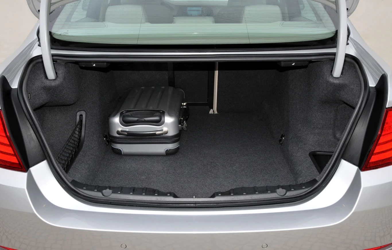 520-litrowy bagażnik miał niestety ściany o nieregularnych kształtach 520-litrowy bagażnik miał niestety ściany o nieregularnych kształtach