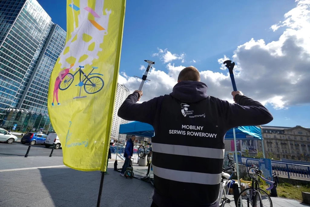 W Warszawie z okazji Europejskiego Tygodnia Mobilności działa darmowy serwis rowerowy