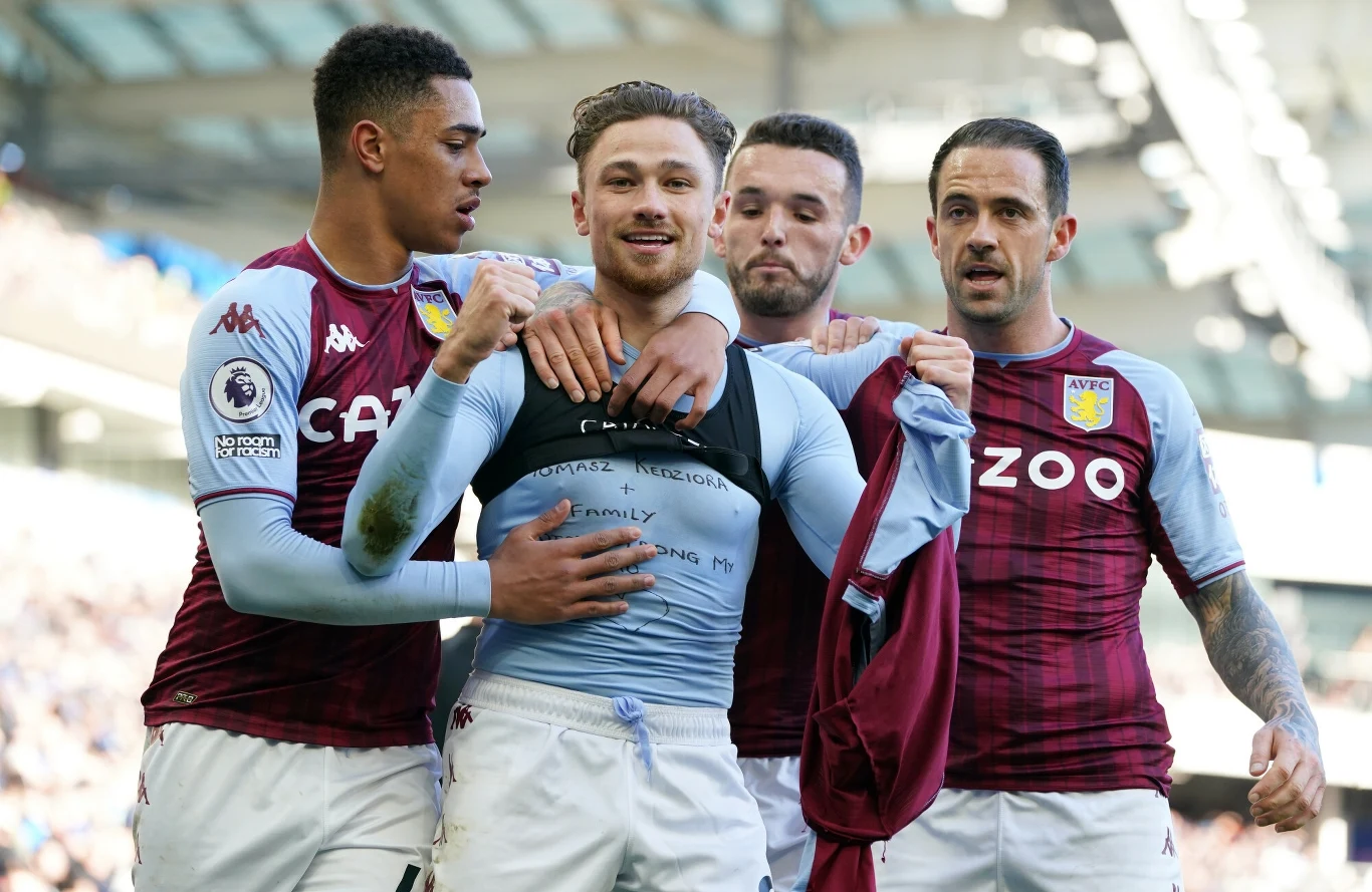 Matty Cash barwach Aston Villi