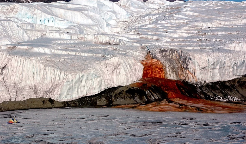 Krwawy Wodospad na Antarktydzie