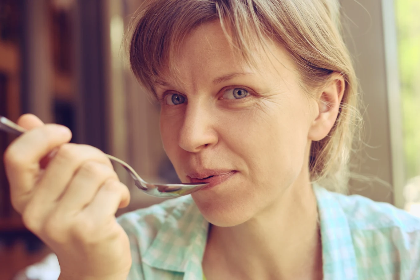 Syrop z kwiatów dziewanny jest sprzymierzeńcem w walce z kaszlem i bólem gardła. Co wiadomo na jego temat? Syrop z kwiatów dziewanny jest sprzymierzeńcem w walce z kaszlem i bólem gardła. Co wiadomo na jego temat?