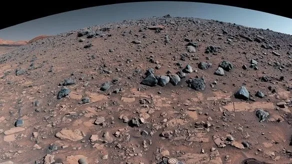 Zbocze Gediz Vallis na zdjęciu z łazika Curiosity