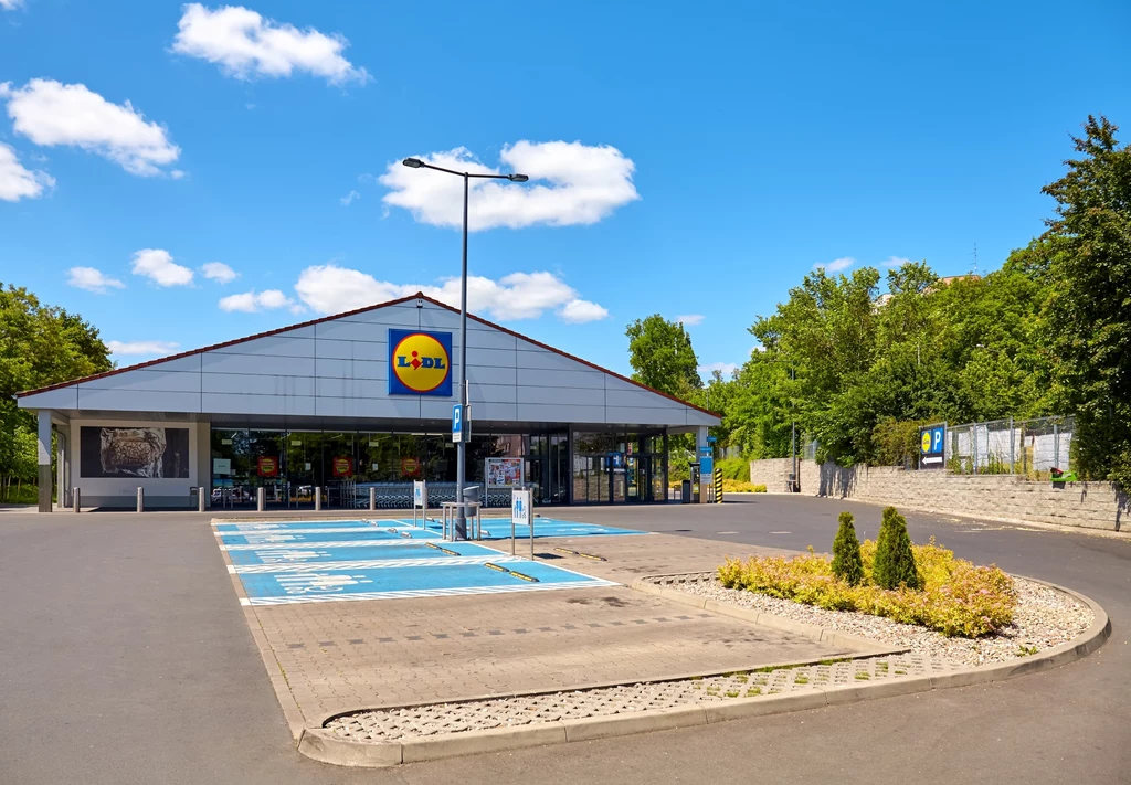 Lidl przygotował niespodziankę dla klientów. Czeka na parkingu