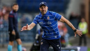 Trener Wisły Kraków szuka wyjścia z kłopotów. Wpadł na pewien pomysł