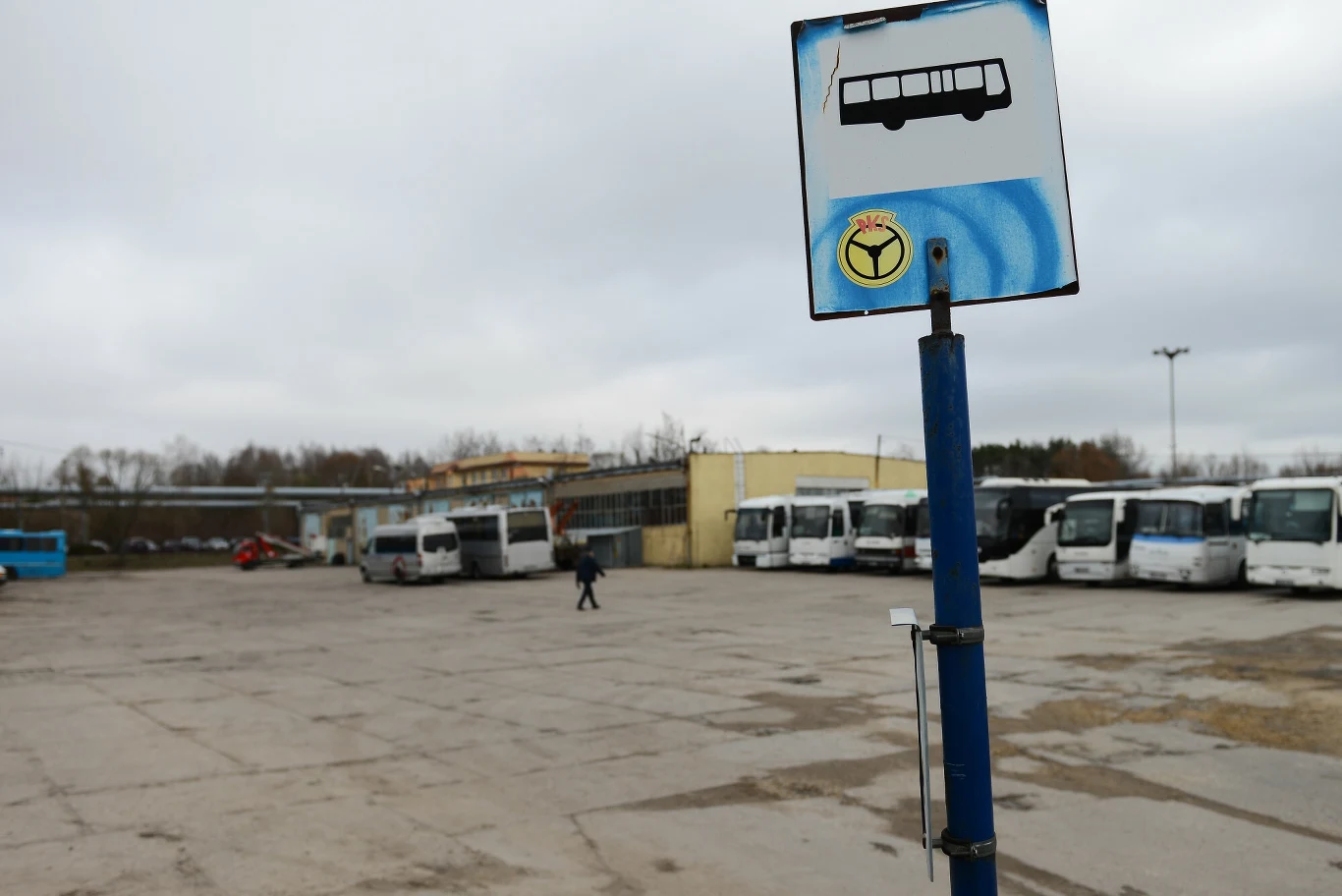 Niekiedy informację o godzinach odjazdów odnajdziemy tylko na słupkach przystankowych Niekiedy informację o godzinach odjazdów odnajdziemy tylko na słupkach przystankowych