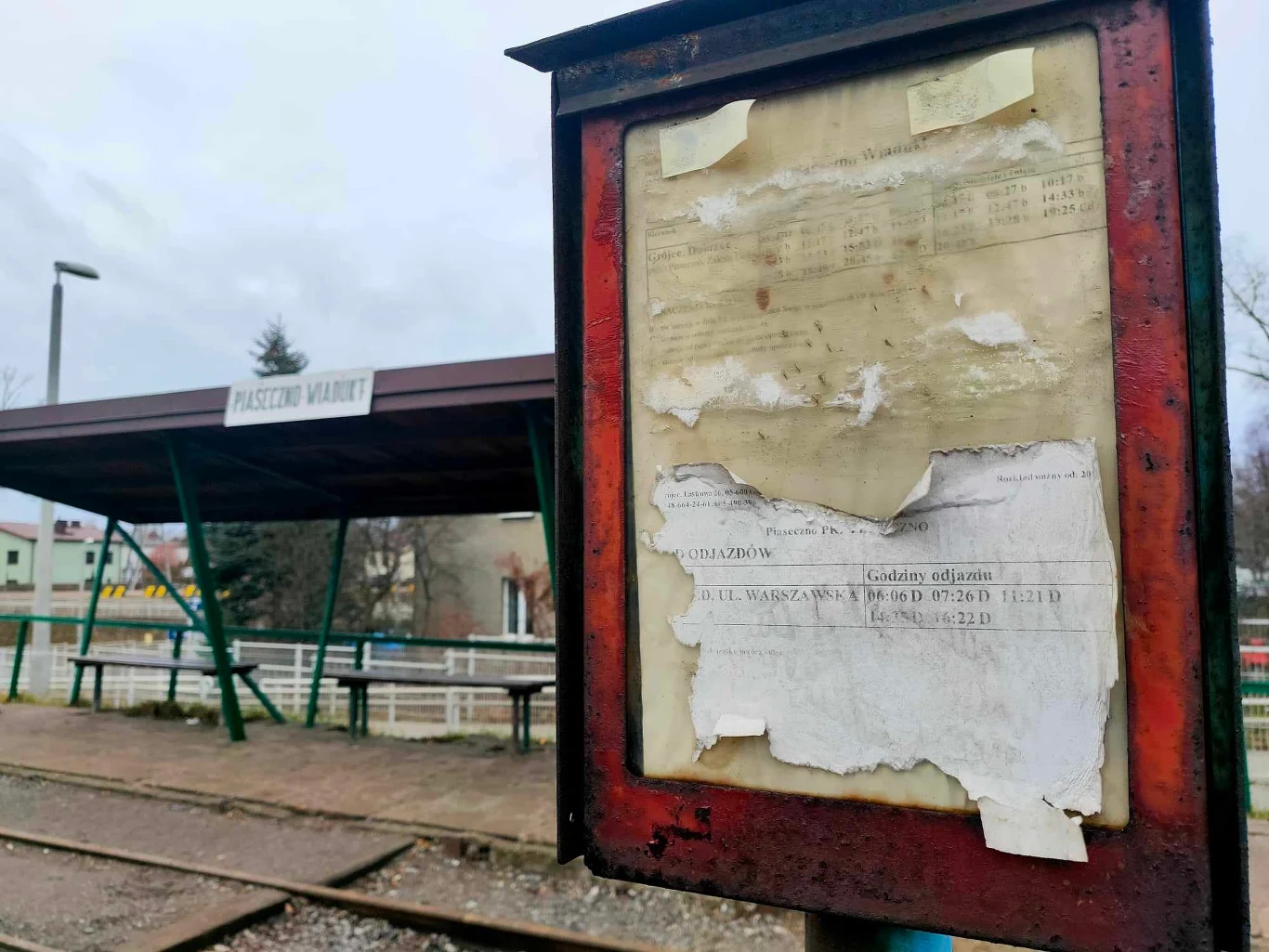 Są tylko strzępki rozkładu. Autobus jeździ czy nie? Są tylko strzępki rozkładu. Autobus jeździ czy nie?