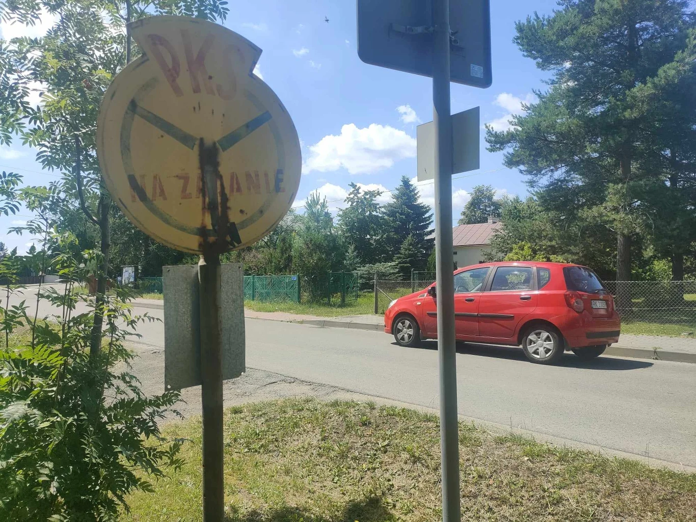 Dwa słupki, a przystanek jeden Dwa słupki, a przystanek jeden