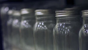 System kaucyjny już wystartował. Gdzie teraz wyrzucać szklane słoiki?