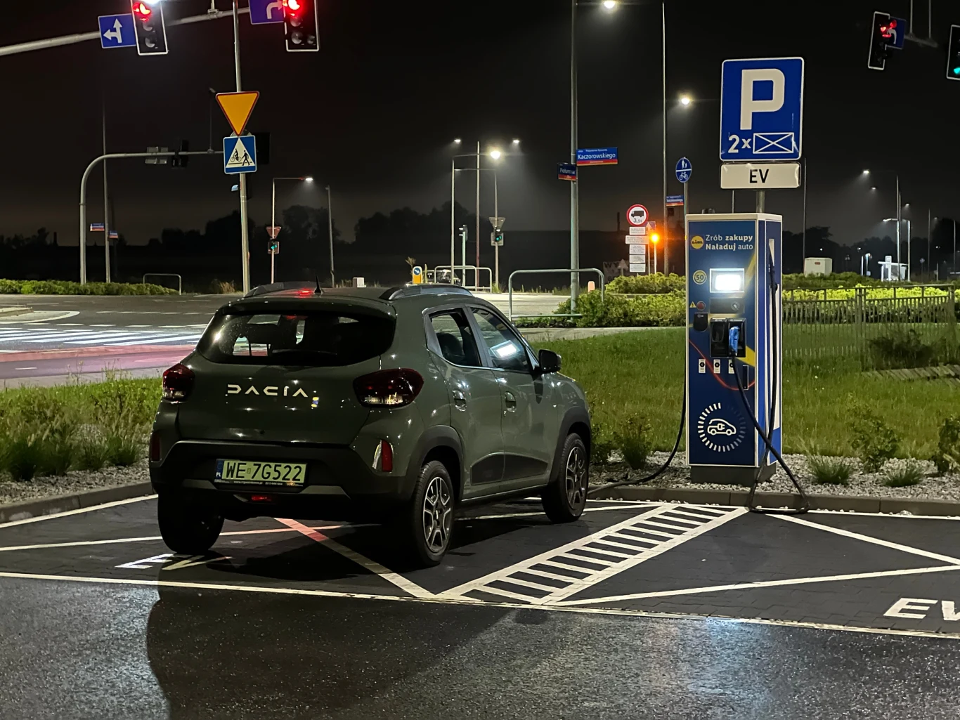 Korzystanie z ładowarki Lidl.