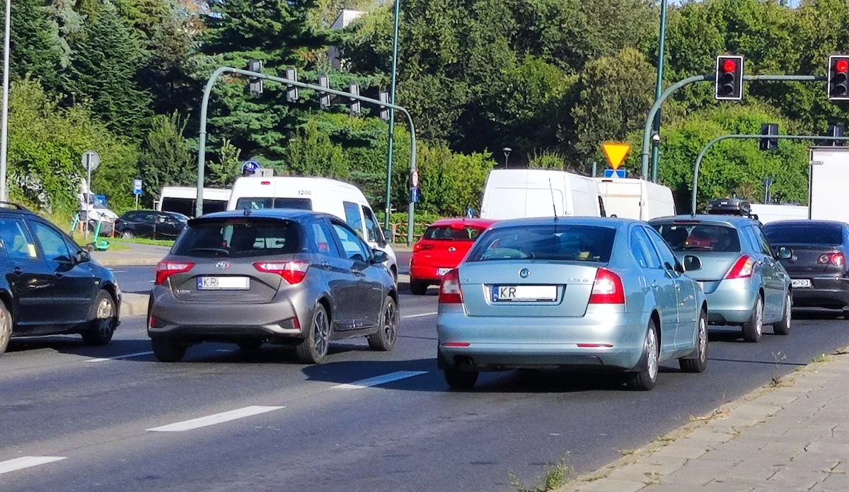 Jedno jest pewne. Na duży ruch samochodowy na pewno nie miała wpływu pogoda. Jedno jest pewne. Na duży ruch samochodowy na pewno nie miała wpływu pogoda.