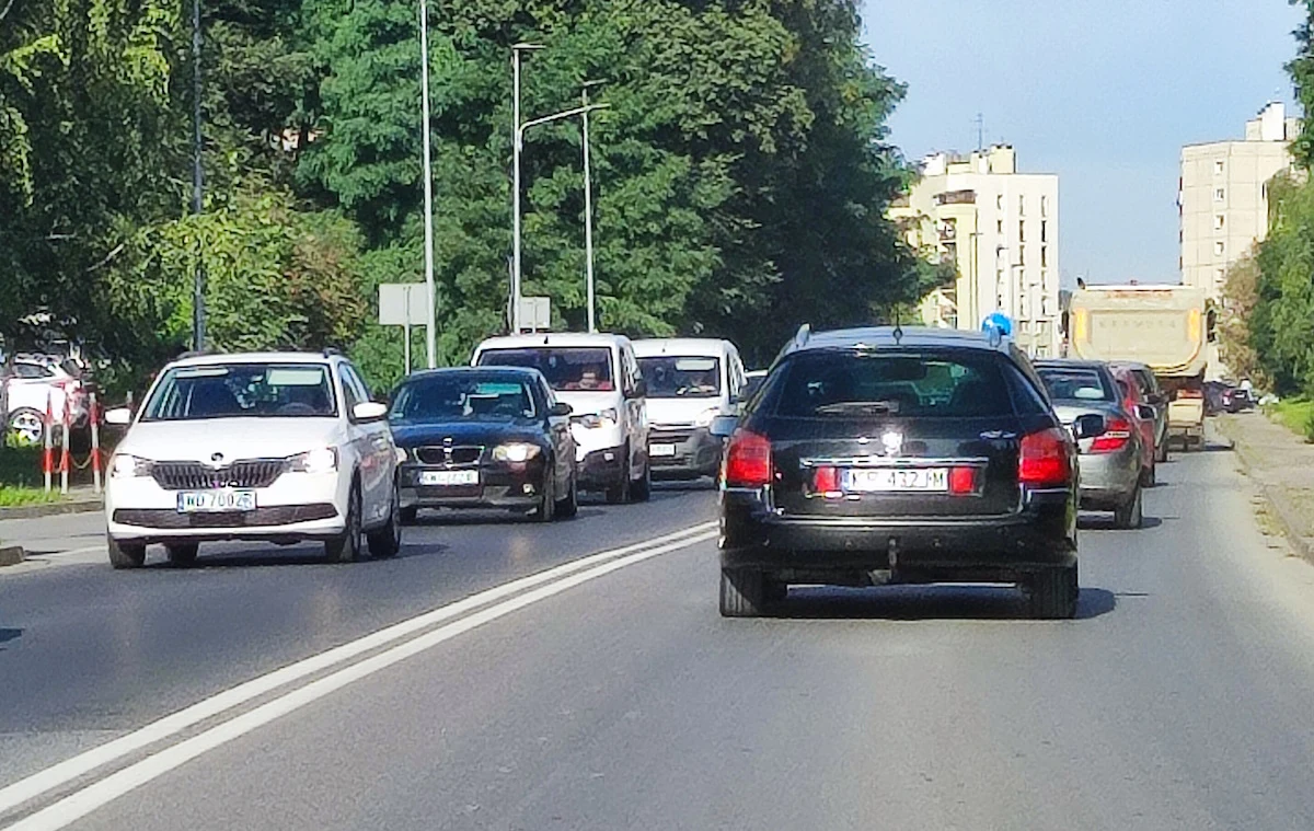Jednak w piątkowy poranek korki krakowskich ulicach korki nie były mniejsze niż zwykle Jednak w piątkowy poranek korki krakowskich ulicach korki nie były mniejsze niż zwykle