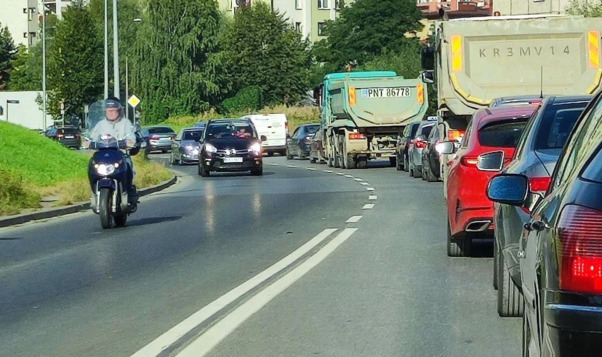 Wręcz przeciwnie, mapy Google informowały, że "ruch jest większy niż zwykle" Wręcz przeciwnie, mapy Google informowały, że "ruch jest większy niż zwykle"