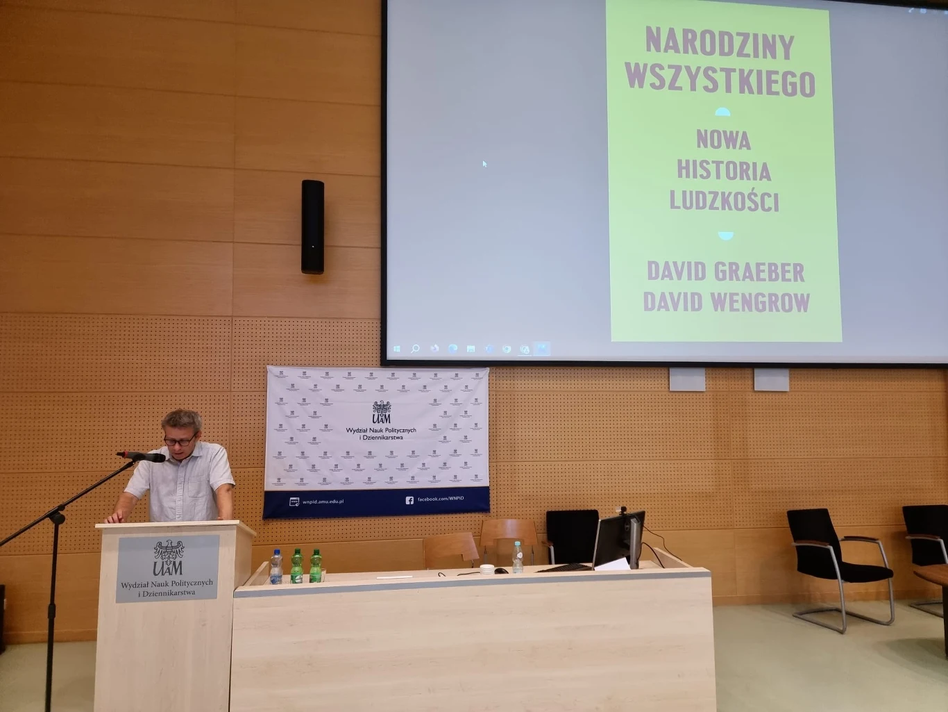 David Wengrow podczas prelekcji David Wengrow podczas prelekcji