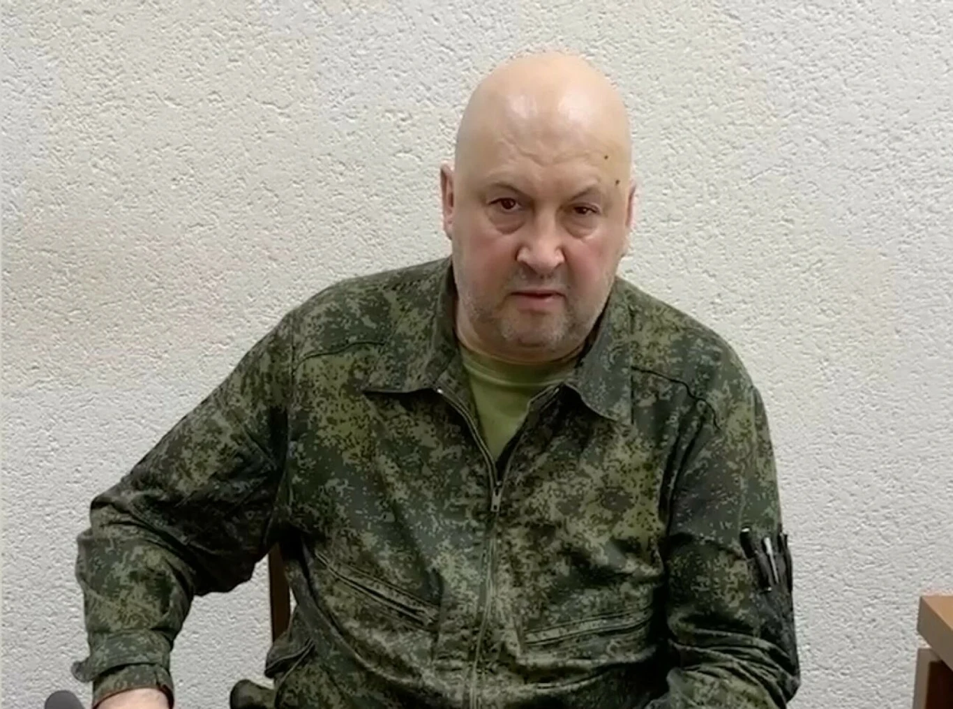 Dziennikarze nie potrafią wyjaśnić, dlaczego żona generała Siergieja Surowikina zarobiła fortunę od czasu agresji Rosji na Ukrainę