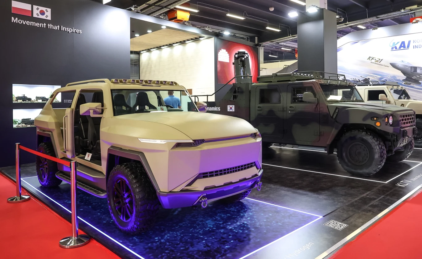 Kia pracuje też nad lżejszą wojskową terenówką, pojazdem typu ATV (all terrain vehicle). Czy tak wyglądać będą następcy Honkera? / fot. Targi Kielce